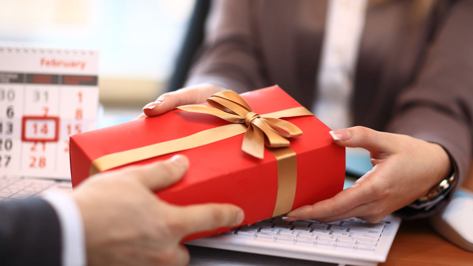 Give a surprise gift to invoke the reciprocity norm negotiator giving gift to counterpart